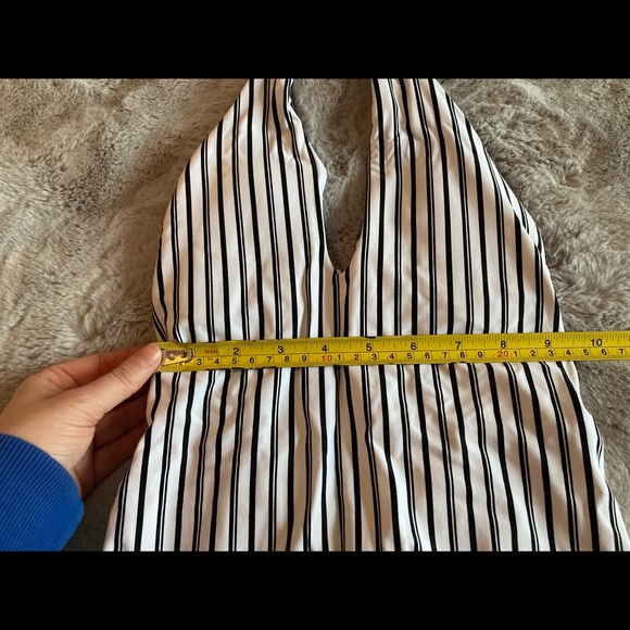 O’neill one piece swimsuit, halter top, black and white. XS. Never worn. - Picture 6 of 10